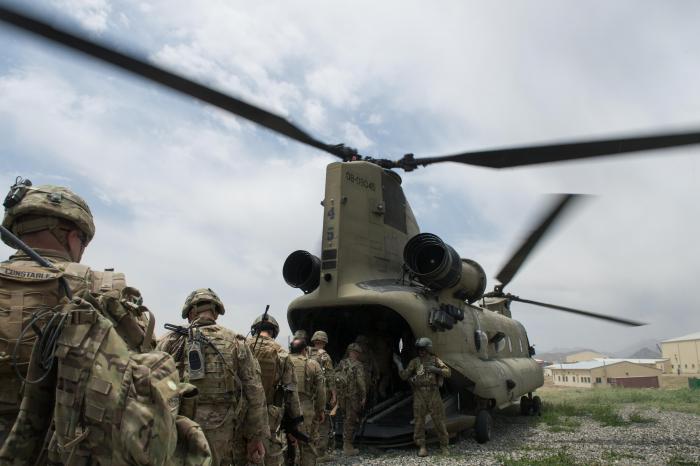 U.S. soldiers enter an Army CH-47 Chinook helicopter at an Afghan National Army combat outpost in Afghanistan on June 23, 2015. (Tech. Sgt. Joseph Swafford/U.S. Air Force)